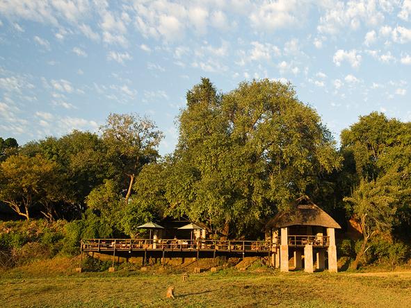Kapani Lodge - Lodge 